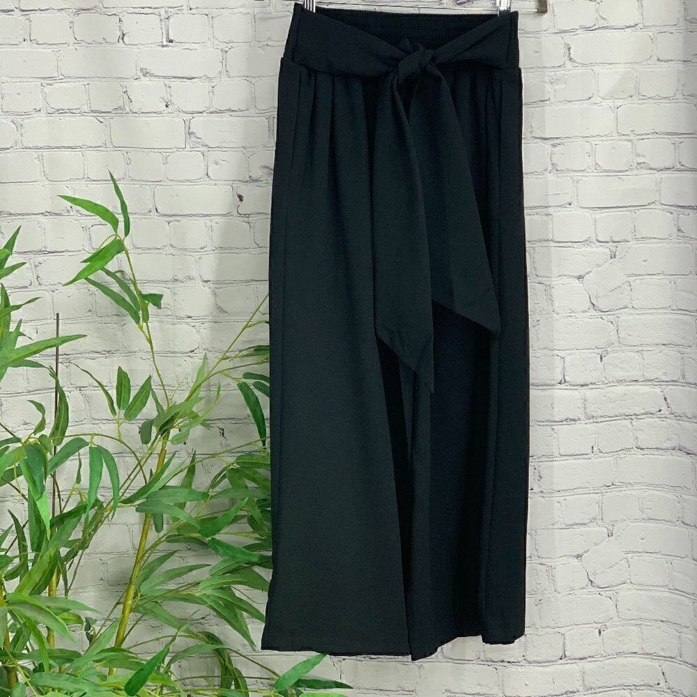 Gilli Black Crop Palazzo Pants w/ Tie at Waist